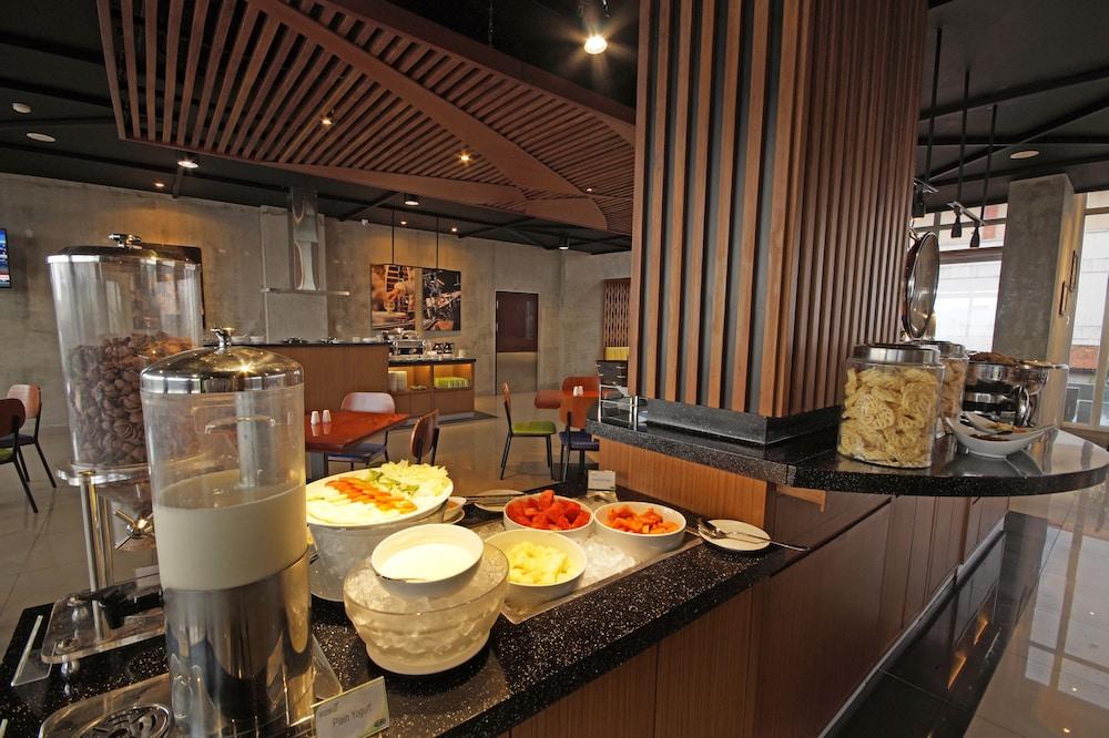Primebiz Tegal Hotel Exterior photo